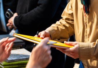 Très fréquenté par le public, le secteur Éditions sera animé tout au long de la foire  par plus de 400 séances de signatures, moments privilégiés de rencontre avec les artistes.